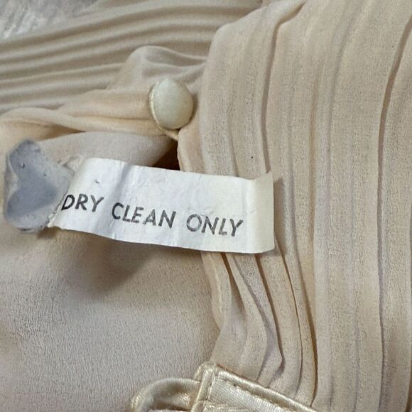 Vintage Cream Pleated Maxi Dress With Ruffled Sleeves & Button Closure Size M - Picture 10 of 10